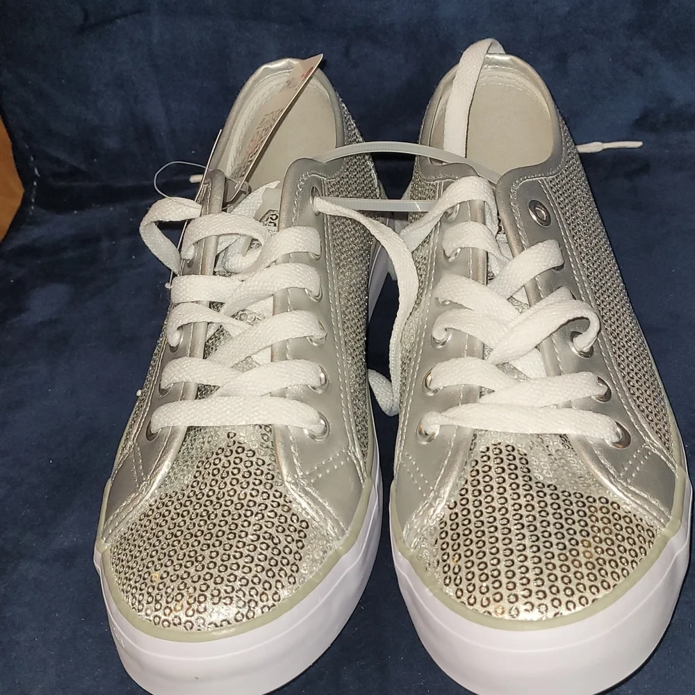 New GOTTA FLURT mini sequin styled sneaker set size 7.5(you get them both) - Picture 7 of 8